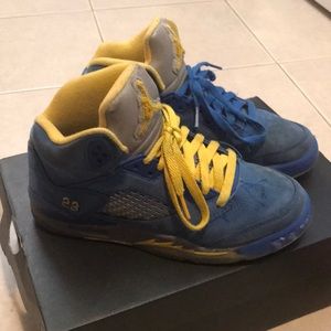 Boys Jordan Retros size 5
